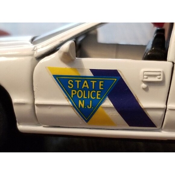 New Jersey State Police Road Champs die cast police car 1:43 scale - Picture 4 of 12